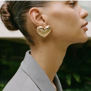 Zara Large Gold Heart Earrings NWT 80’s style